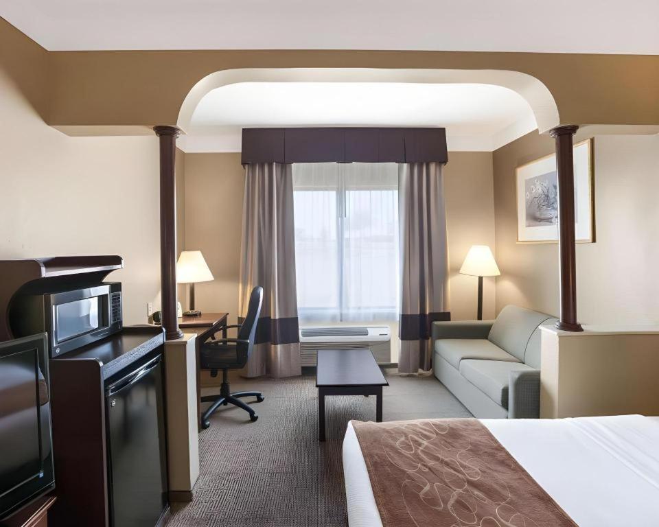 Comfort Suites Plainview Екстериор снимка