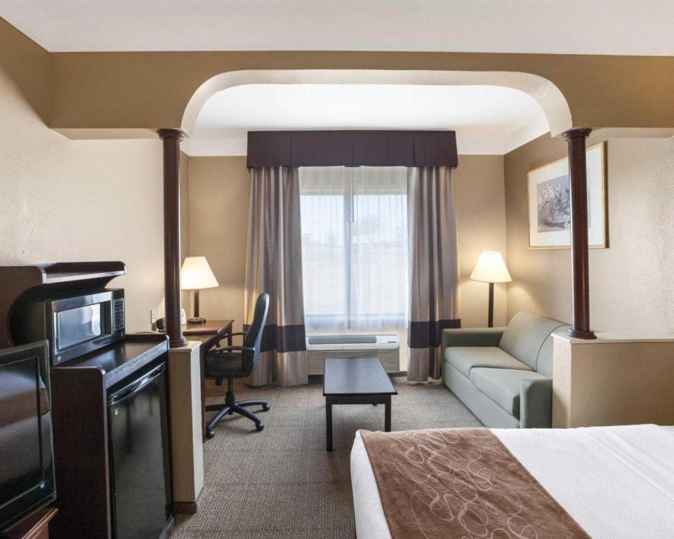 Comfort Suites Plainview Екстериор снимка