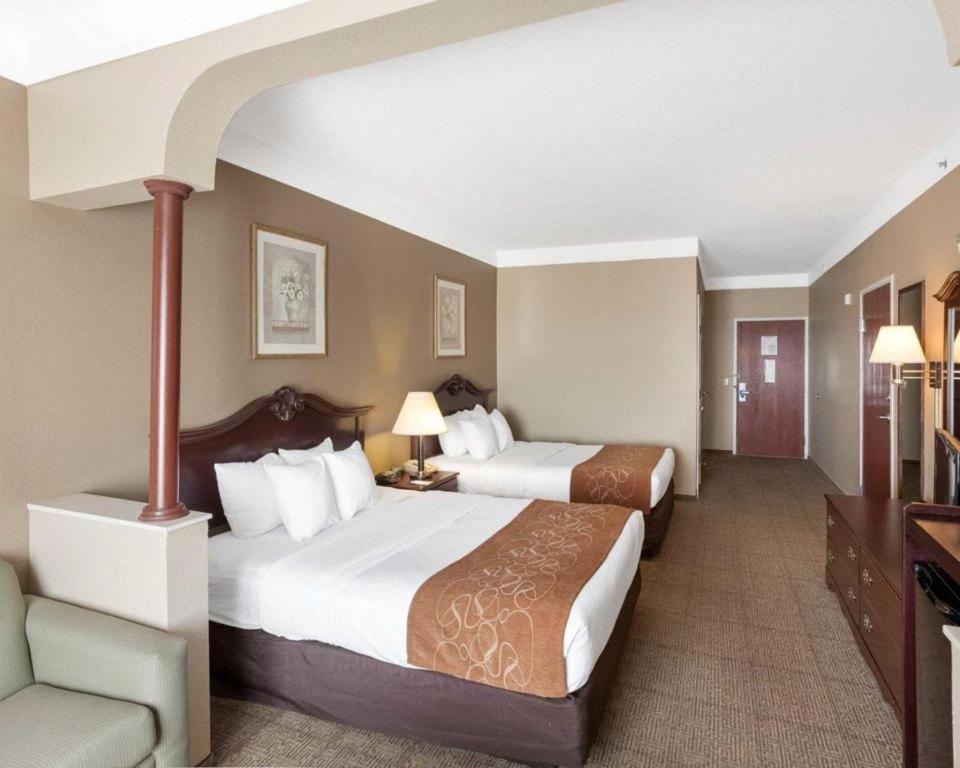 Comfort Suites Plainview Екстериор снимка