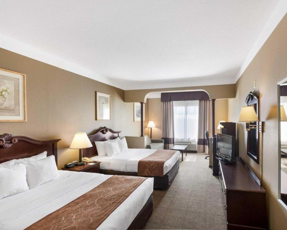 Comfort Suites Plainview Екстериор снимка
