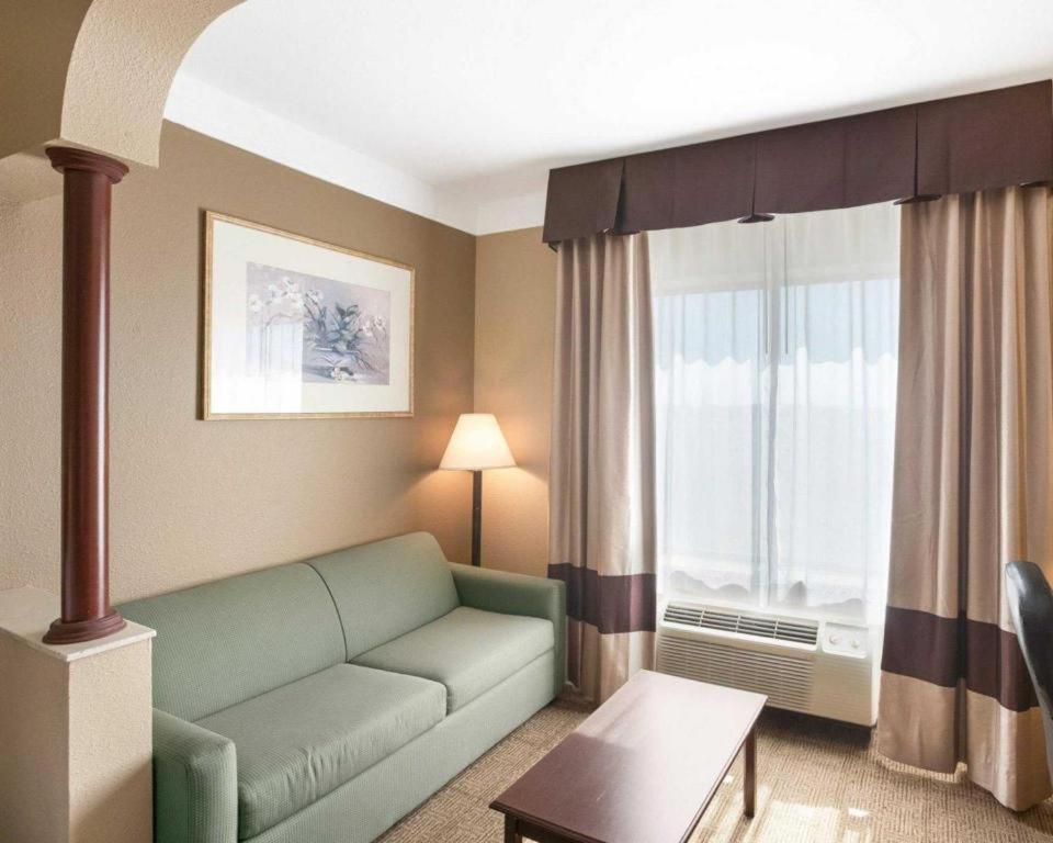 Comfort Suites Plainview Екстериор снимка
