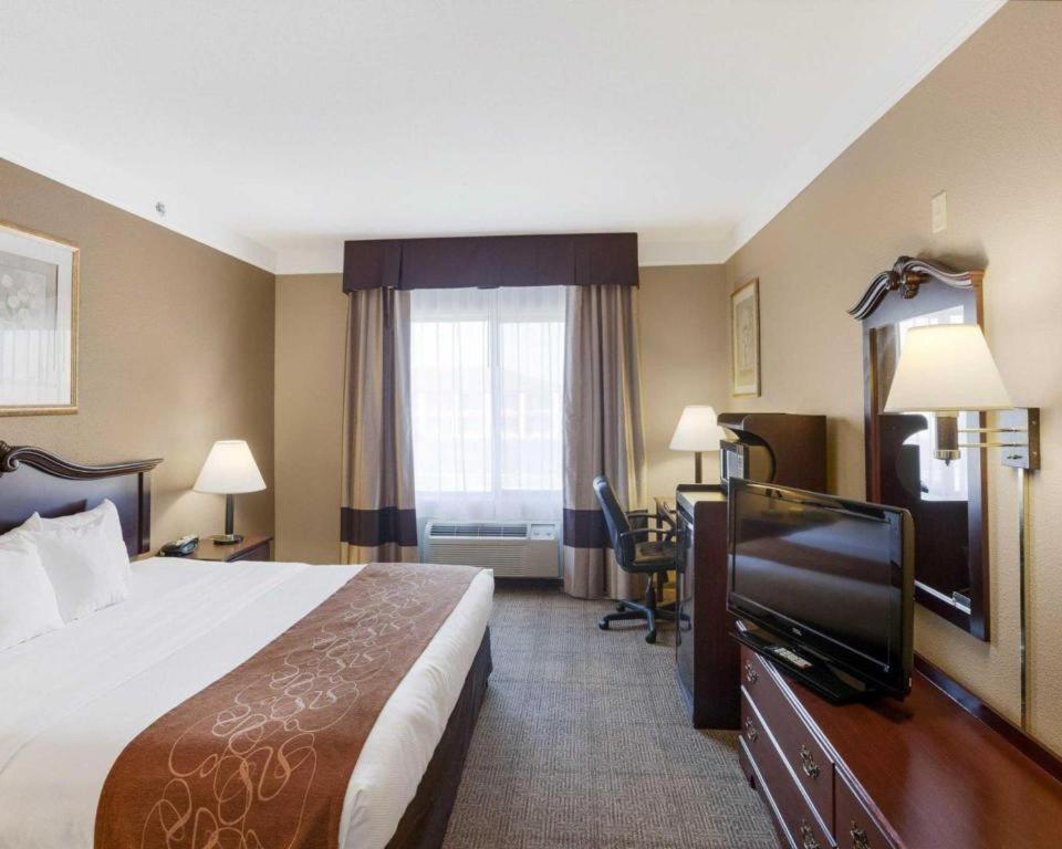 Comfort Suites Plainview Екстериор снимка