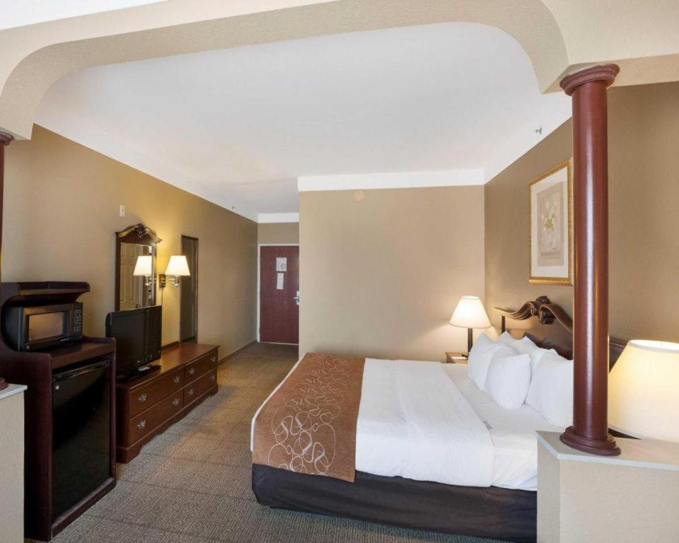 Comfort Suites Plainview Екстериор снимка