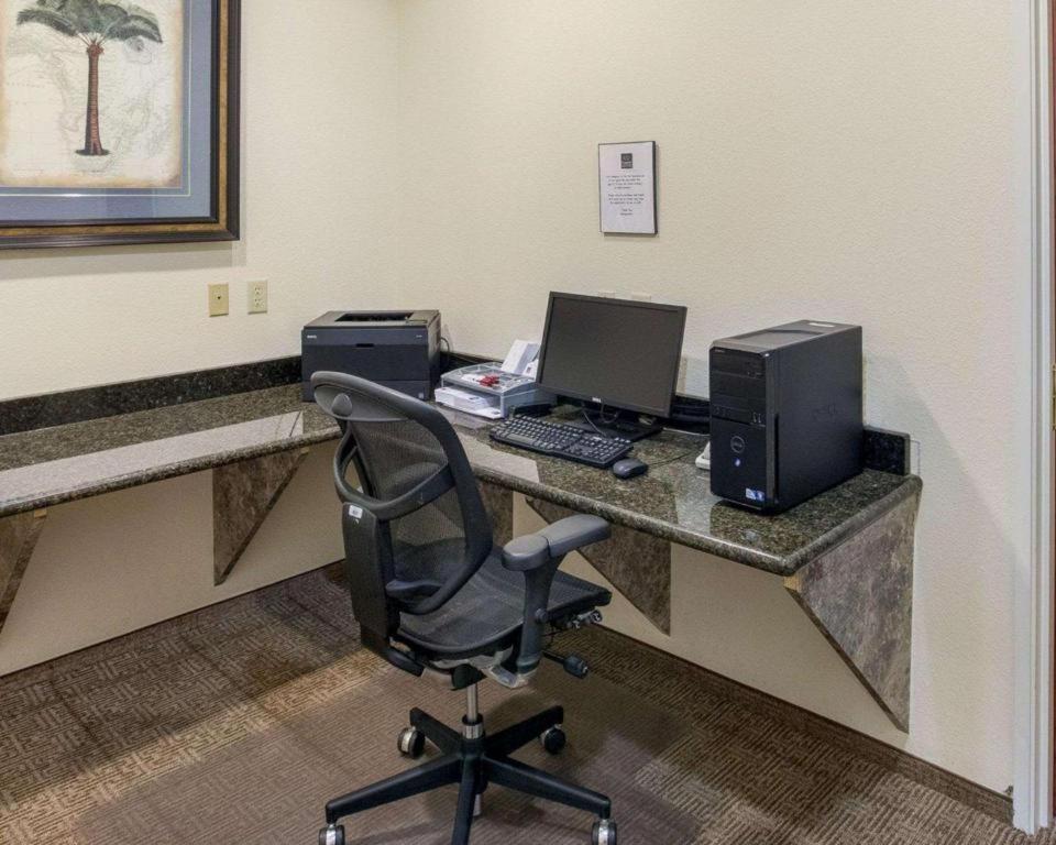 Comfort Suites Plainview Екстериор снимка