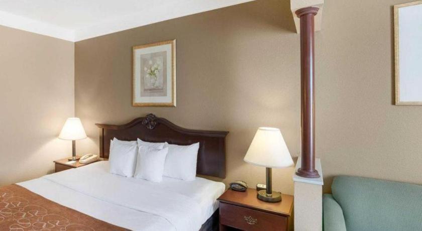 Comfort Suites Plainview Екстериор снимка