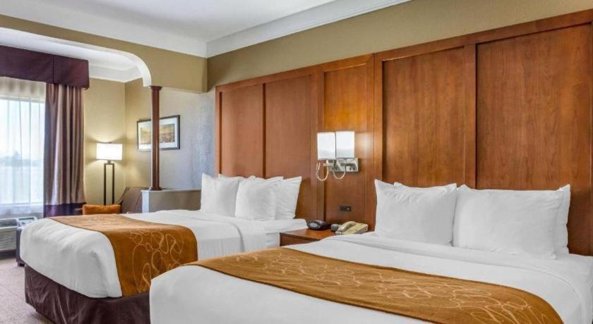 Comfort Suites Plainview Екстериор снимка