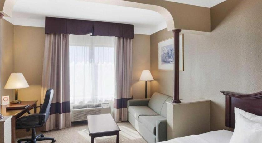 Comfort Suites Plainview Екстериор снимка